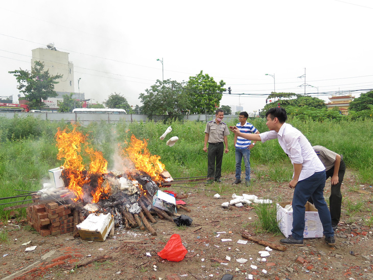 Thiêu hủy gần 600 bánh heroin liên quan tử tù trốn trại Nguyễn Văn Tình - Ảnh 3.