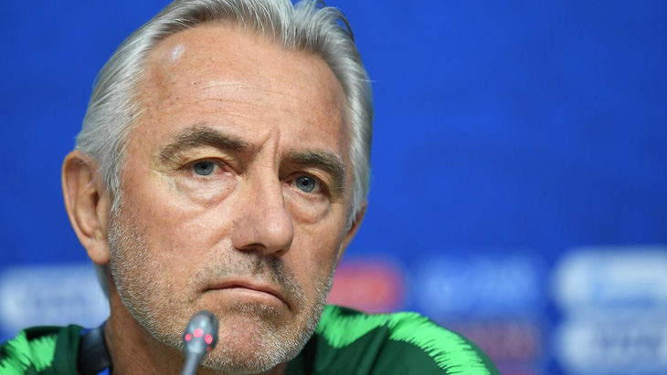 HLV Bert van Marwijk chia tay tuyển Úc - Ảnh 1.