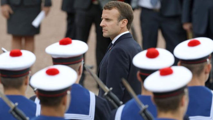 Pháp dự định ra luật buộc nam nữ đi lính từ 16 tuổi - Ảnh 1.