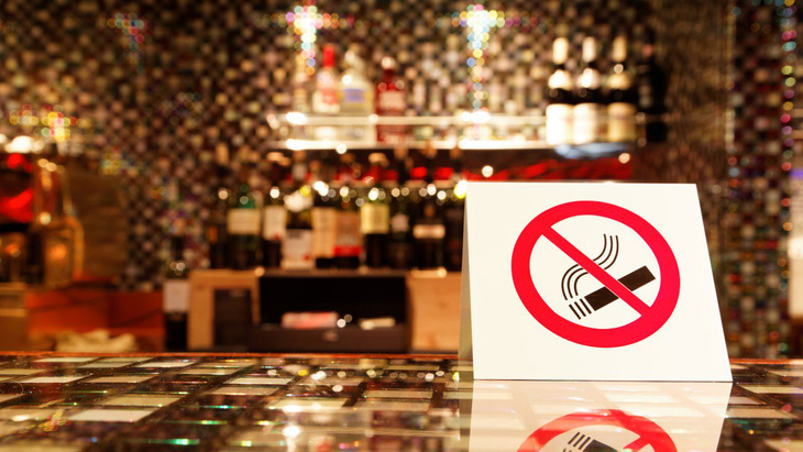Người hút thuốc vi phạm ở Nhật phải trả tiền phạt lên tới 455 USD - Ảnh 1.