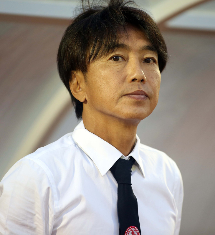 HLV Toshiya Miura: Chúng ta nên tôn trọng quyết định của HLV - Ảnh 1.