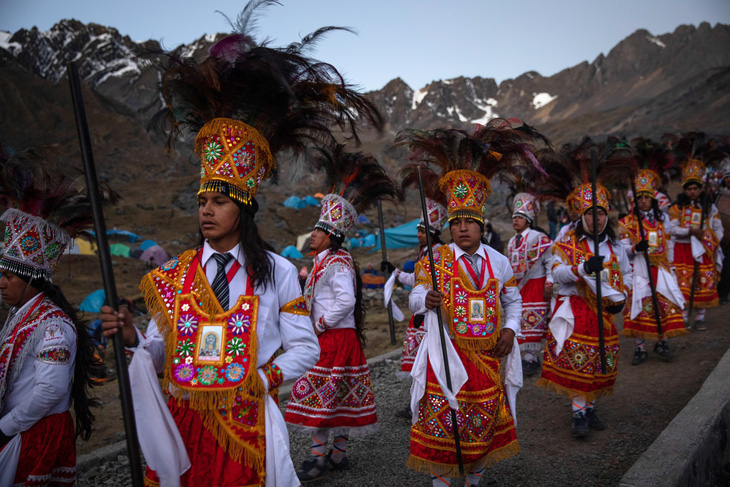 Rực rỡ sắc màu tại lễ hội tuyết và sao ở Peru - Ảnh 6.