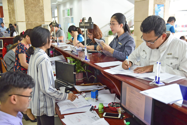 Thuế thu nhập siết người làm công ăn lương - Ảnh 1.