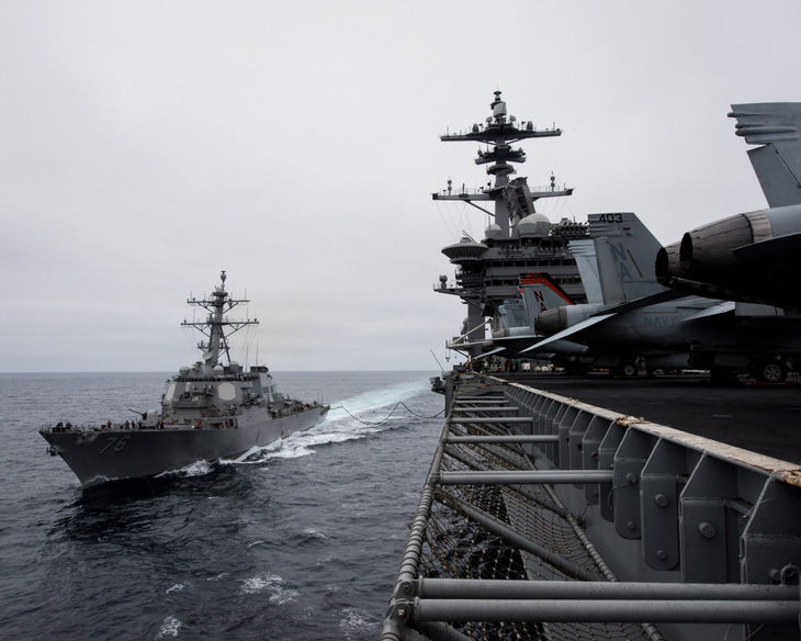 Mỹ tính tăng tàu chiến thách thức Trung Quốc trên Biển Đông - Ảnh 1.