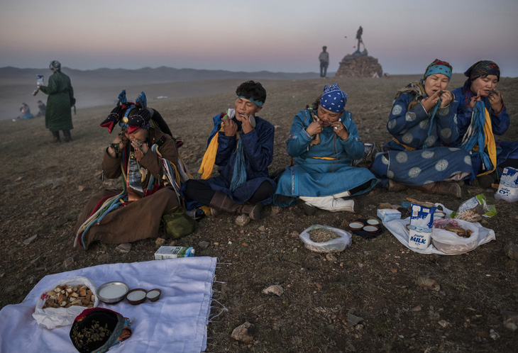 Đến Mông Cổ xem nghi thức pháp sư đón mùa hè - Ảnh 15.