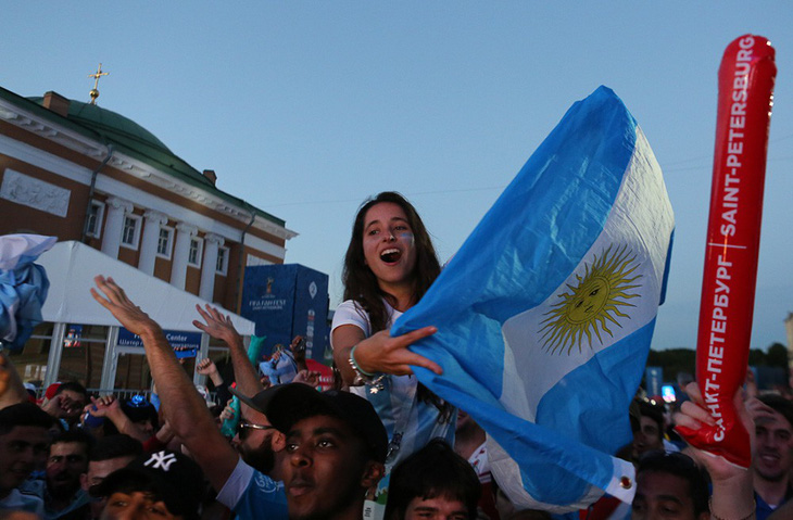Tình yêu bóng đá qua lời ca cổ động viên Argentina - Ảnh 2.