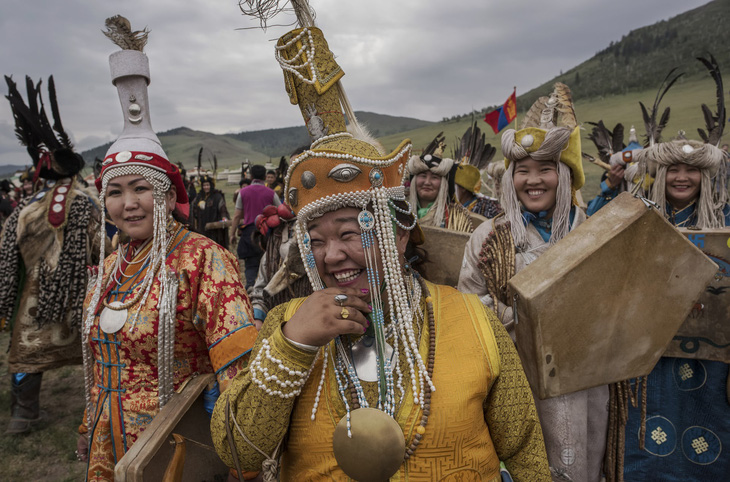 Đến Mông Cổ xem nghi thức pháp sư đón mùa hè - Ảnh 3.