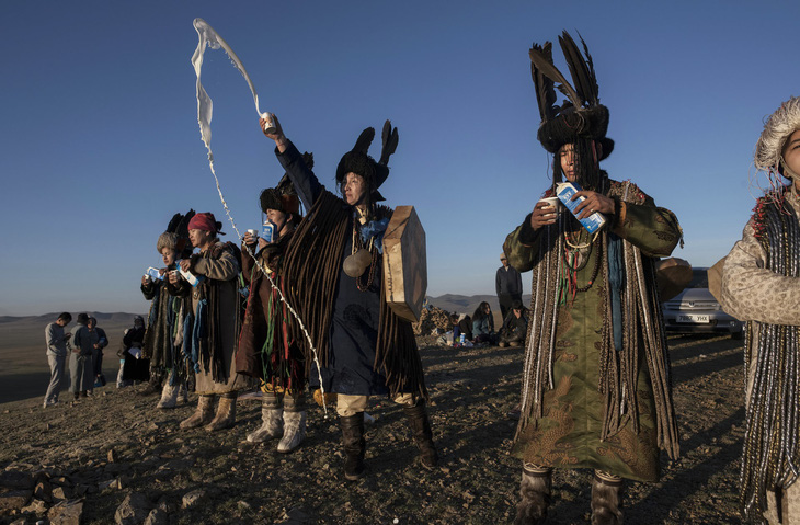 Đến Mông Cổ xem nghi thức pháp sư đón mùa hè - Ảnh 6.