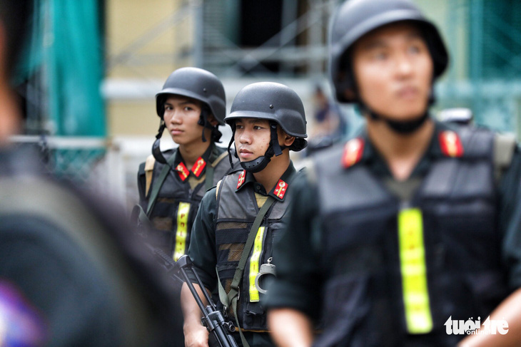 An ninh dày đặc trong buổi tuyên án nhóm khủng bố sân bay Tân Sơn Nhất - Ảnh 2.