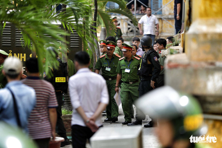 An ninh dày đặc trong buổi tuyên án nhóm khủng bố sân bay Tân Sơn Nhất - Ảnh 10.