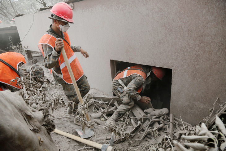 Núi lửa ở Guatemala: khó cứu gần 200 người còn mất tích - Ảnh 4.