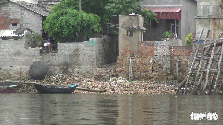 Thanh Hóa: Hành lang đê biển bị lấn, chính quyền than chặn không xuể - Ảnh 1.
