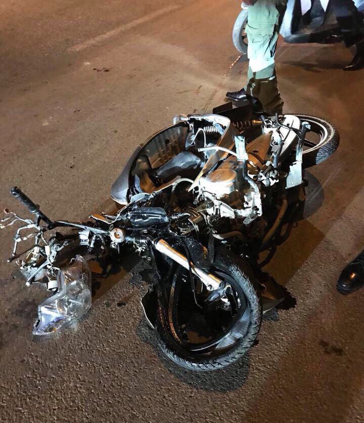 Xe tuần tra CSGT tông ôtô, xe máy, một người chết - Ảnh 2.