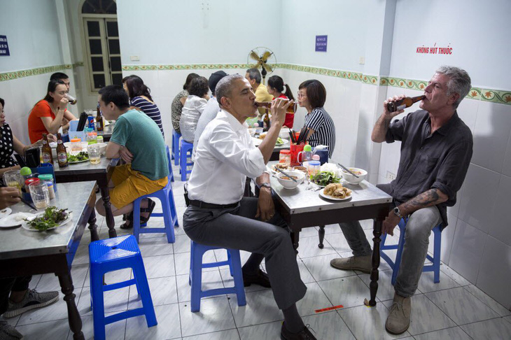 Ông Obama nói nhớ mãi buổi ăn bún chả cùng đầu bếp Bourdain tại Hà Nội - Ảnh 1.