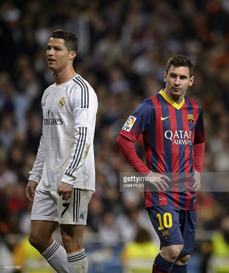 Thế giới xẻ nửa trong ngày Messi gọi Ronaldo về nước - Ảnh 9.