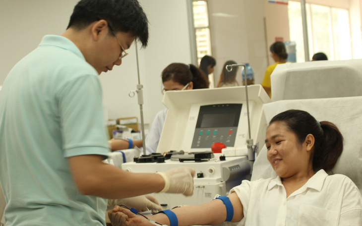Gần 200 người tham gia hiến máu vì bệnh nhân ung thư