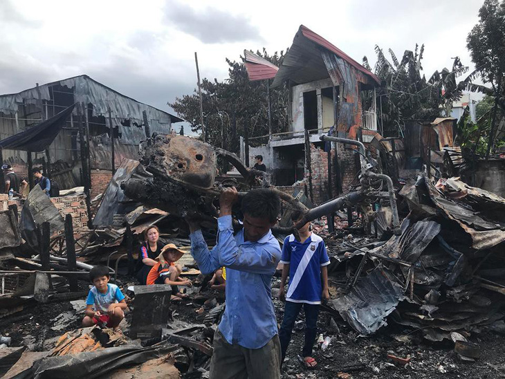 Hỗ trợ gia đình gốc Việt và Khmer bị hỏa hoạn ở Phnom Penh - Ảnh 2.
