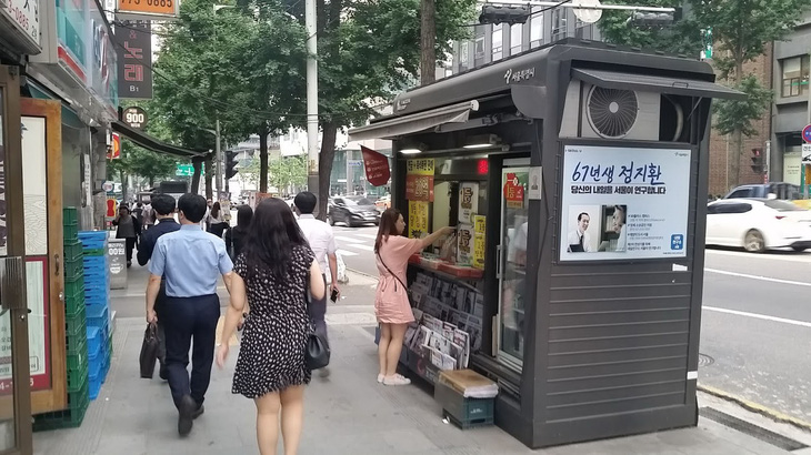 Vùng cách ly người hút thuốc trên vỉa hè Seoul - Ảnh 1.