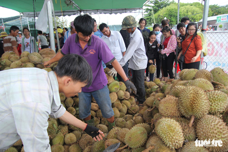 Ùn ùn đi ăn sầu riêng siêu rẻ, chỉ 19.000 đồng/kg - Ảnh 6.