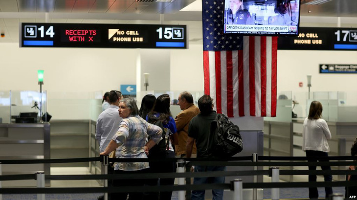 Mỹ hạn chế visa Lào, Myanmar vì không chịu nhận công dân bị trả về - Ảnh 1.