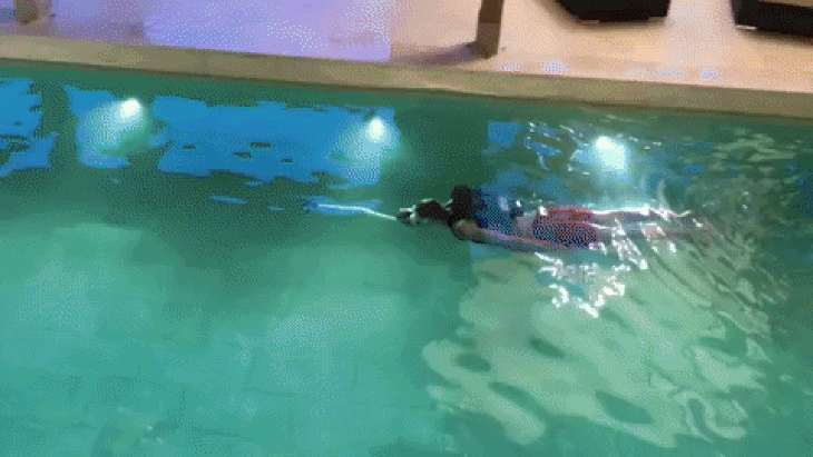 Sinh viên phát minh ba lô phản lực dưới nước, giúp bơi 12km/h - Ảnh 1.