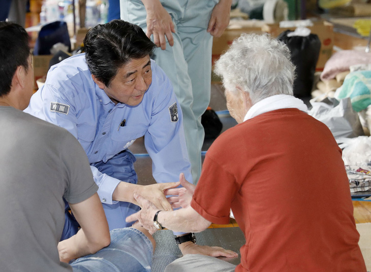 Thủ tướng Nhật tăng cứu trợ thiên tai gần 20 lần so với lần đầu - Ảnh 2.