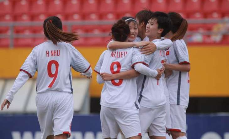 Vẫn lo, dù tuyển nữ giành hạng ba Đông Nam Á - Ảnh 2.