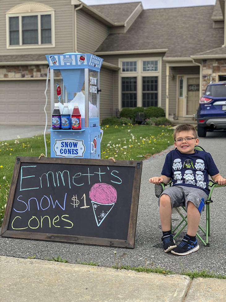 Cậu bé 6 tuổi lập doanh nghiệp bán kem đá bào - Ảnh 5.
