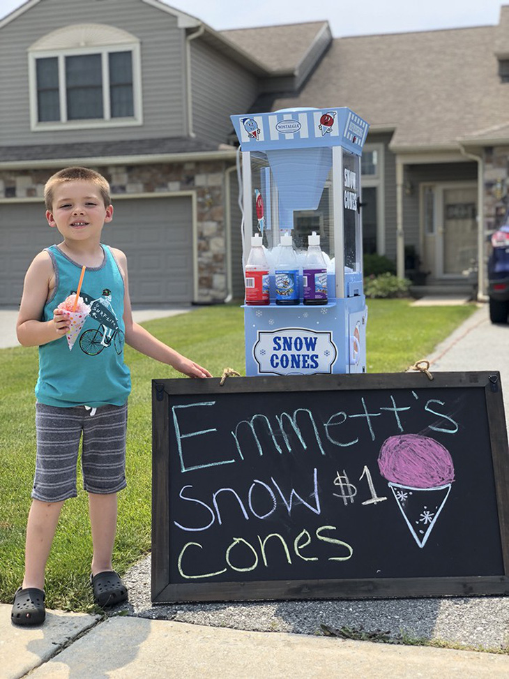 Cậu bé 6 tuổi lập doanh nghiệp bán kem đá bào - Ảnh 6.