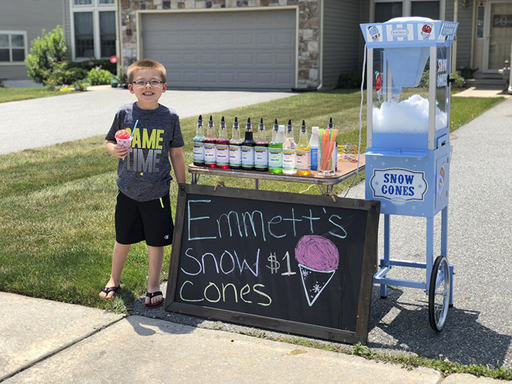Cậu bé 6 tuổi lập doanh nghiệp bán kem đá bào - Ảnh 7.