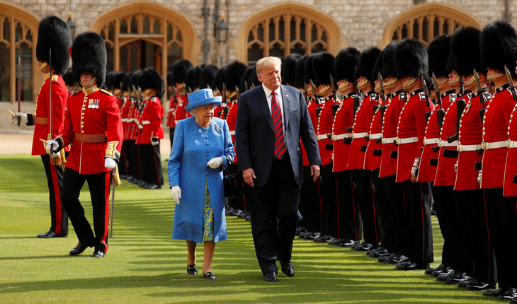 London thở phào sau cuộc tiếp đón ông Trump của Nữ hoàng Anh - Ảnh 2.