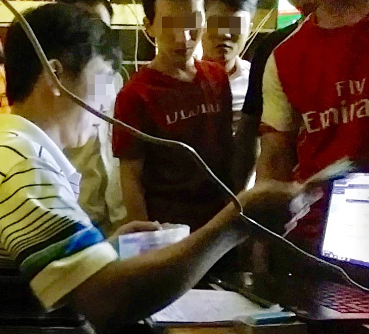 Cá độ mùa World Cup: Người chơi vui, kẻ kiếm cơm - Ảnh 1.