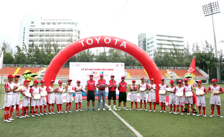 HLV Huỳnh Đức và Thanh Bình chọn xong 18 cầu thủ nhí sang Nhật Bản du đấu - Ảnh 1.