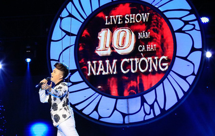 Nam Cường “bay giữa ngân hà” trong liveshow 10 năm ca hát - Ảnh 1.