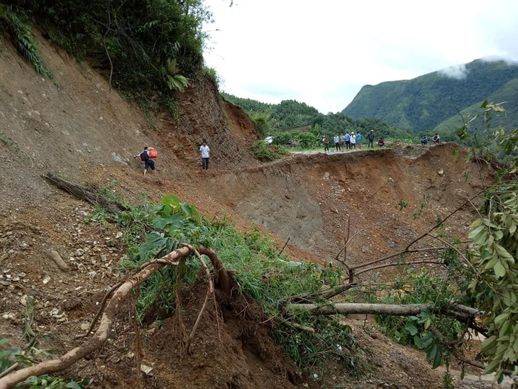 700 hộ dân Mường Tè vẫn bị cô lập sau 1 tuần mưa lũ - Ảnh 1.