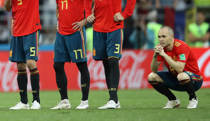 Iniesta giã từ sự nghiệp thi đấu quốc tế - Ảnh 1.