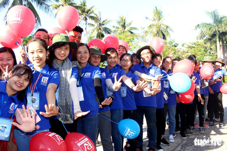 Sinh viên Đà Nẵng lên rừng, ra đảo, làm tình nguyện ở Lào - Ảnh 4.