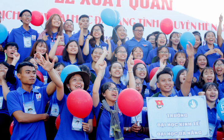 Sinh viên Đà Nẵng lên rừng, ra đảo, làm tình nguyện ở Lào