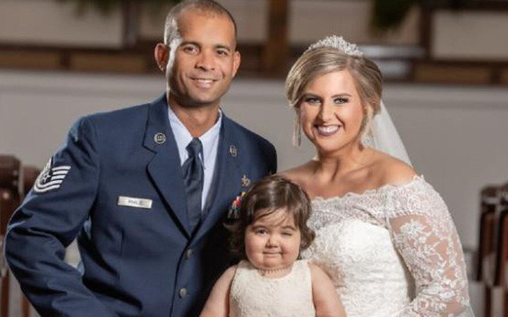 Bé gái 3 tuổi bị ung thư làm phù dâu cho ân nhân hiến tủy