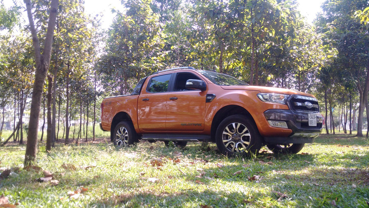 Ford Ranger Wildtrak đợt hàng tới sẽ bị cắt bớt trang bị khi về Việt Nam - Ảnh 1.