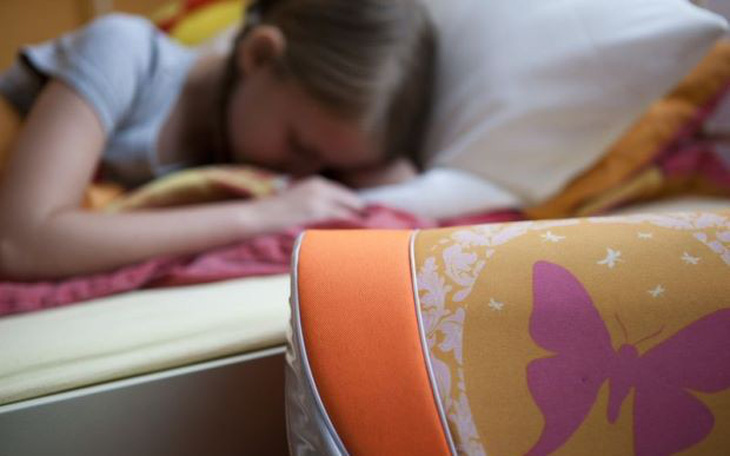Trẻ em không nên sử dụng thiết bị điện tử trong 3 giờ trước khi ngủ