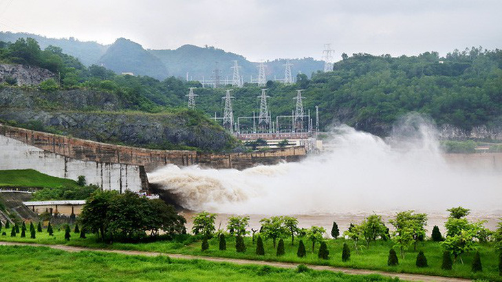 8h ngày 7-7, hai thủy điện Hòa Bình , Sơn La mở 1 cửa xả đáy - Ảnh 1.