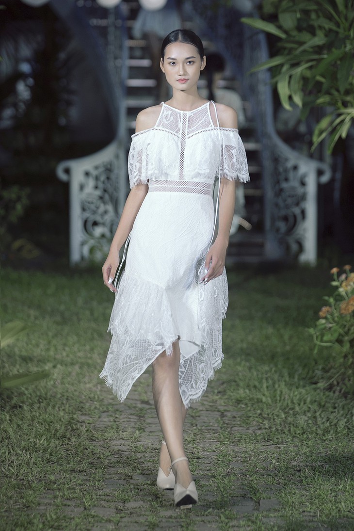 Huyền My làm vedette Romance - Bài ca ngợi tình yêu của Adrian Anh Tuấn - Ảnh 13.