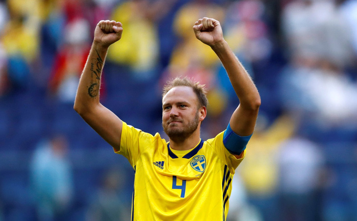 Tập trung World Cup, đội trưởng Thụy Điển không về thăm con mới sinh - Ảnh 1.