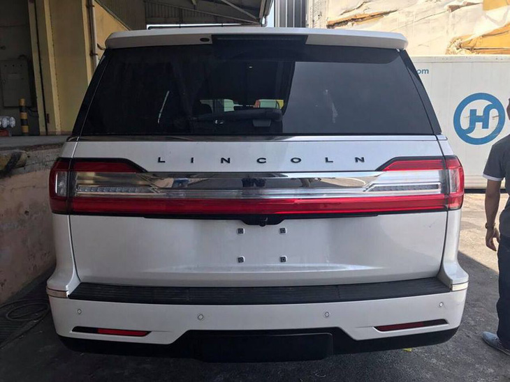 Siêu SUV Lincoln Navigator Black Label L 2018 đầu tiên đặt lốp đến Việt Nam - Ảnh 3.