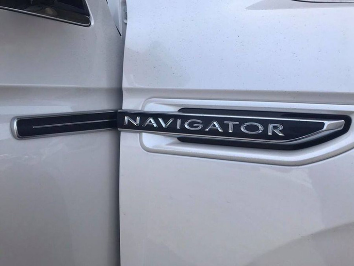 Siêu SUV Lincoln Navigator Black Label L 2018 đầu tiên đặt lốp đến Việt Nam - Ảnh 5.