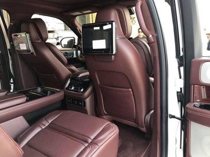 Siêu SUV Lincoln Navigator Black Label L 2018 đầu tiên đặt lốp đến Việt Nam - Ảnh 8.