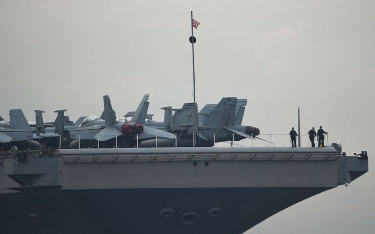 Hai tàu chiến Mỹ đi qua eo biển Đài Loan