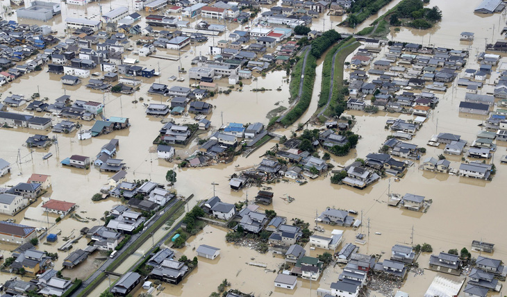 Ít nhất 88 người chết do mưa lớn lịch sử ở phía tây Nhật Bản - Ảnh 2.