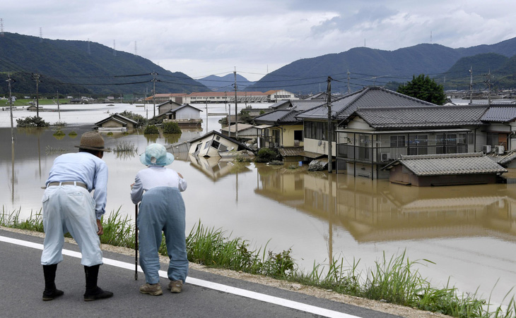 Ít nhất 88 người chết do mưa lớn lịch sử ở phía tây Nhật Bản - Ảnh 4.